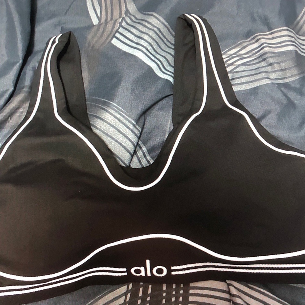 ALO Yoga Black Two-Piece Set with White Piping - Picture 3 of 5